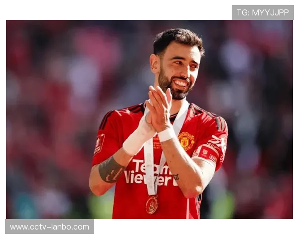 卢卡斯·费尔南德斯盛赞恩里克为球队核心领导者并称其表现出色